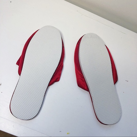 ✧・゚vtn red house slippers - Picture 3 of 4